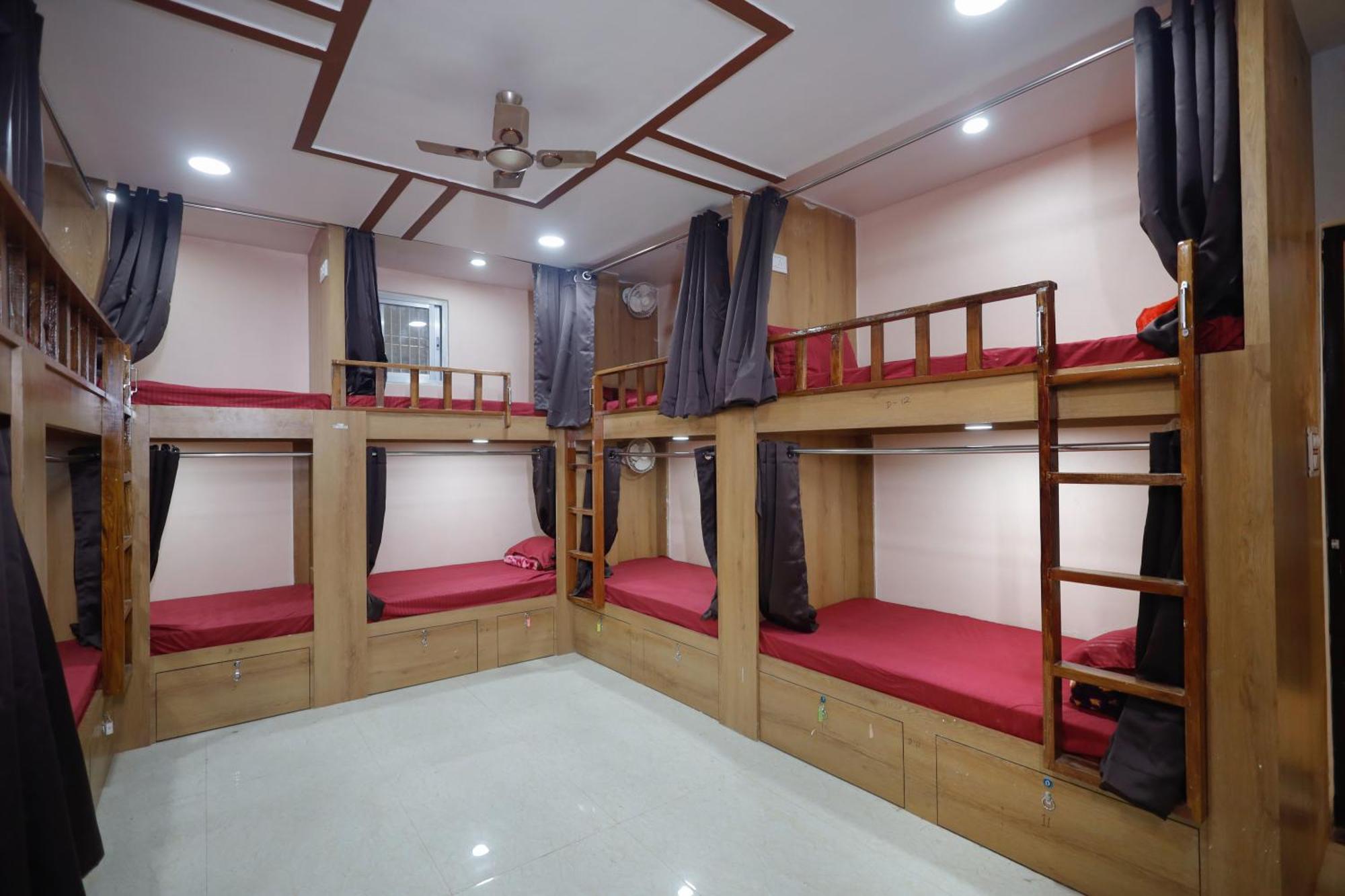 Hotel Kiran Residency Near Vishwanath Temple 3*