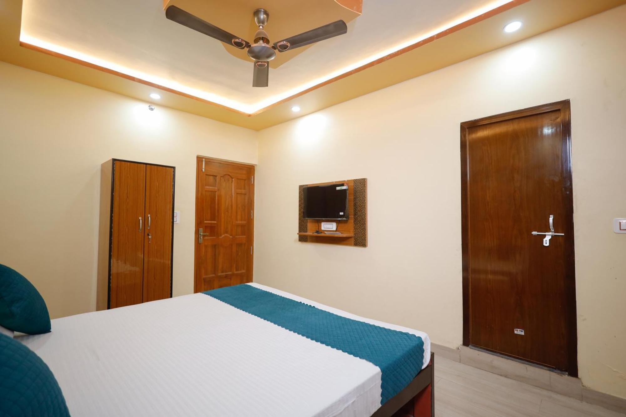Kiran Residency Near Vishwanath Temple 3*
