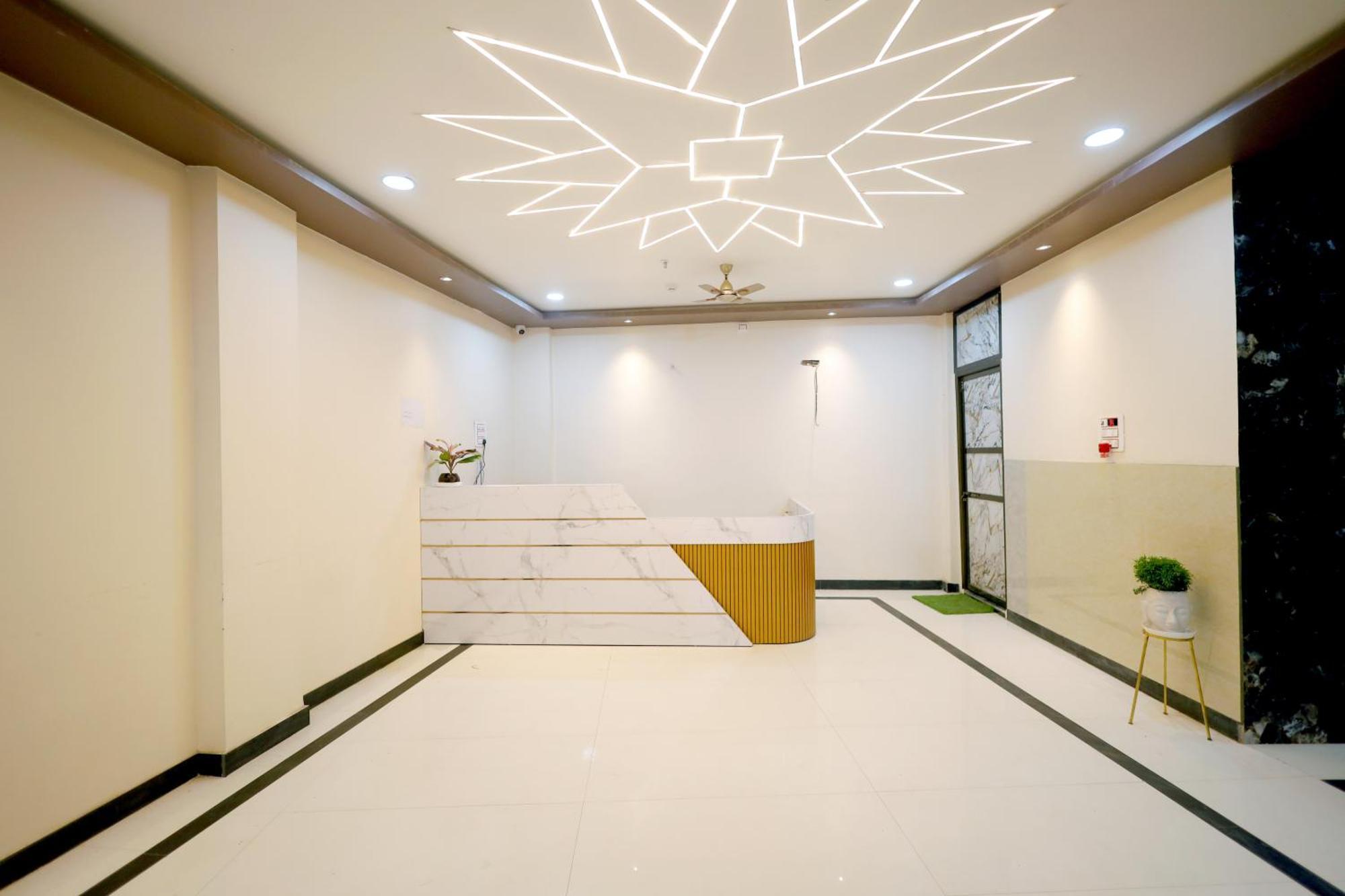 Hotel Kiran Residency Near Vishwanath Temple 3*