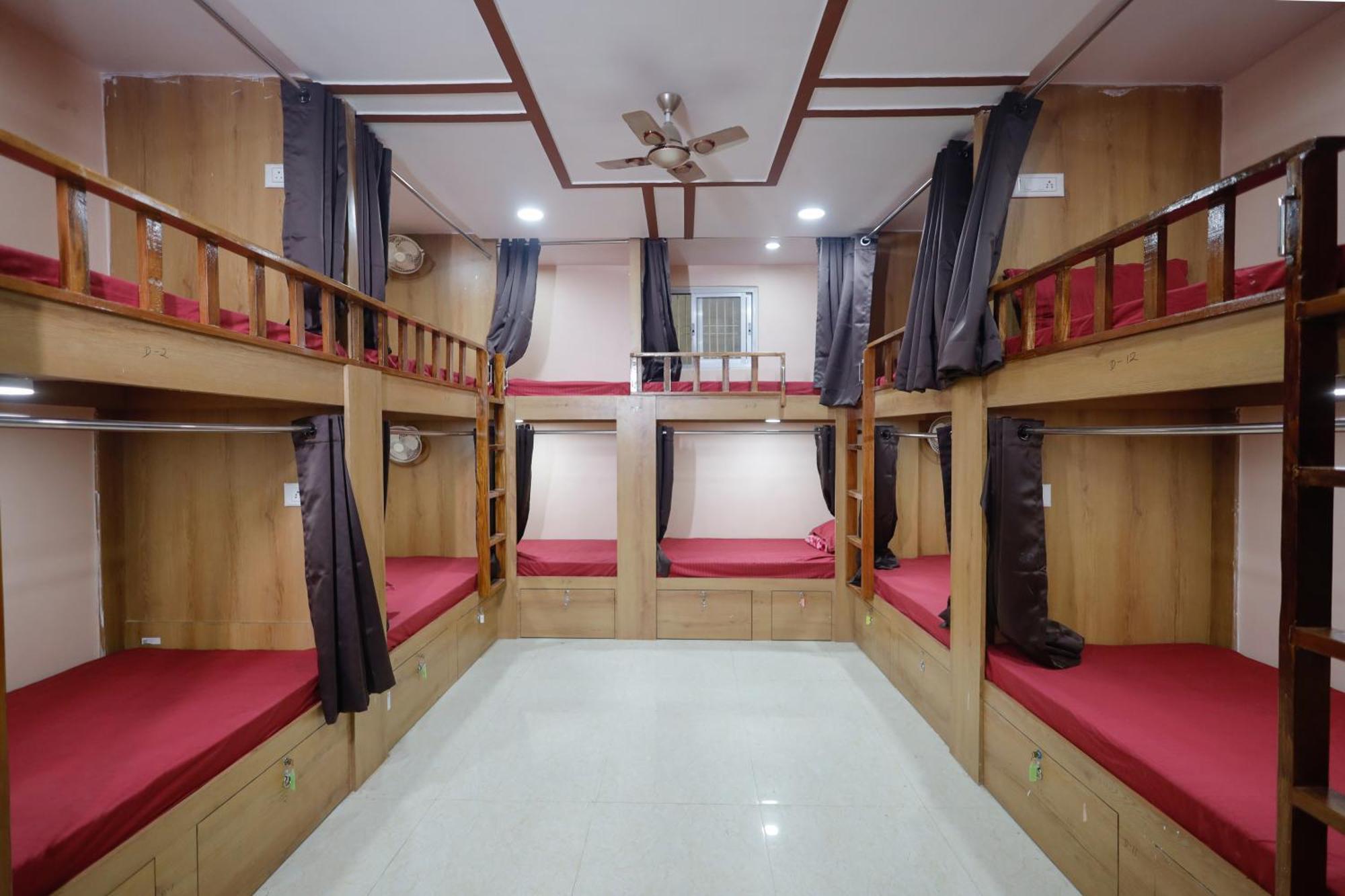 Hotel Kiran Residency Near Vishwanath Temple 3*